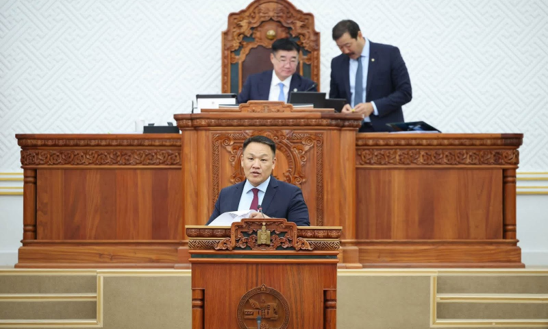 &#55356&#56818&#55356&#56819 Монгол Улсын иргэн бүр эрүүл, аюулгүй орчинд амьдрах эрхтэй. Монголын төр иргэнийхээ амь нас, эрүүл мэнд, аюулгүй байдлыг хамгаалах үүрэгтэй. Энэхүү үүргийг бодитой хэрэгжүүлэх, бүтээгдэхүүн, үйлдвэрлэл үйлчилгээний чанар, аюулгүй байдлыг хангах үндсэн хэрэгслийн нэг нь стандарт, түүний хэрэгжилт юм. Гэвч өнөөдөр иргэдийн хэрэглэж буй хүнс, хүүхдийн сурч хүмүүжиж буй орчин, барилга байгууламж, үйлдвэрлэл үйлчилгээний аюулгүй байдлыг бүрэн хянаж, баталгаажуулах тогтолцоо хангалттай түвшинд хүрээгүй байна. Үүний төлөөсийг иргэд амь нас эрүүл мэндээрээ, аж ахуйн нэгжүүд хөрөнгө орлогоороо, улс орон татвар төлөгчдийн мөнгөөр төлж байна. 