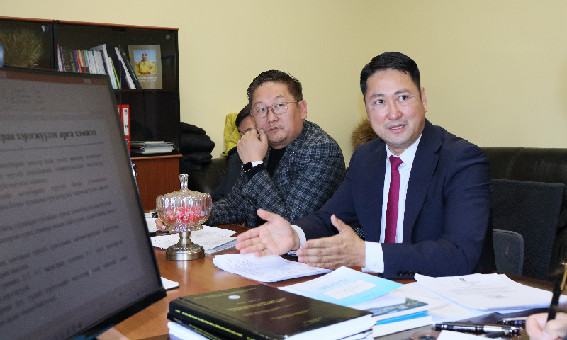 Стандарт, хэмжил зүйн газар болон Шинжлэх ухаан, технологийн их сургуулийн удирдалгууд уулзаж, стандартчилал, хэмжил зүйн салбарын мэргэжлийн хүний нөөцийг нэмэгдүүлэх, чадавхижуулах, сургалтын хөтөлбөр боловсруулах чиглэлээр хамтын ажиллагааг эхлүүлж, ажлын хэсэг байгуулахаар тогтлоо. 