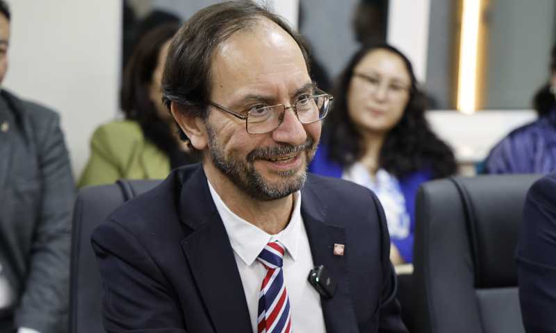 ОЛОН УЛСЫН СТАНДАРТЫН БАЙГУУЛЛАГА/ISO/-ЫН ЕРӨНХИЙ НАРИЙН БИЧГИЙН ДАРГА СЕРЖИО МУЖИКА