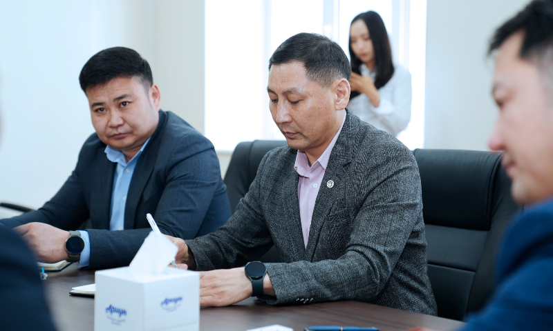 Стандарт, хэмжил зүйн газар болон Геологийн судалгаа шинжилгээний салбарын хэмжээнд хэмжлийн эталоны шалгалт тохируулгын чадавх, хамрах хүрээг нэмэгдүүлэх болон батлагдсан стандартчилсан загварыг олон улсад хүлээн зөвшөөрүүлж, мэдээллийн санд бүртгүүлэхэд харилцан дэмжлэг үзүүлэх зорилгоор хамтран ажиллахаар өнөөдөр  санамж бичиг байгууллаа. 