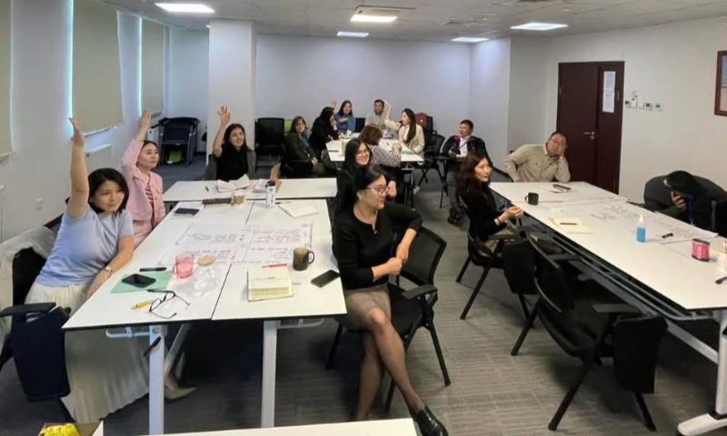 "Нью Улаанбаатар интернэйшнл эйрпорт ХХК"-ийн албан хүсэлтийн дагуу “MNS ISO 31000:2020 Эрсдэлийн менежмент, удирдамж” сэдэвт сургалтыг “Чингис хаан” Олон улсын нисэх онгоцны буудлын сургалтын төвд 10-р сарын 27, 28-ны өдрүүдэд зохион байгууллаа. 