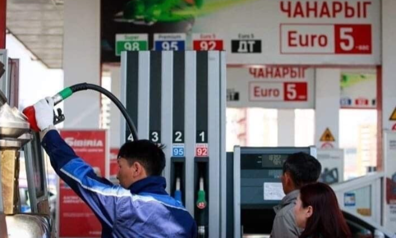 Жолооч та шатахуун түгээх станцаас бензин, дизель түлш худалдан авахдаа дэлгэц дээрх литрийн заалтыг шууд л үнэн зөв гэж итгээд төлбөрөө төлдөг үү? “10 литр” гэж зааж байгаа түгээгүүр үнэхээр бодитоор 10 литр шатахуун шахаж чадаж байна уу гэдэг нь иргэдийн эрх ашиг, санхүүтэй шууд холбоотой чухал асуудал юм.