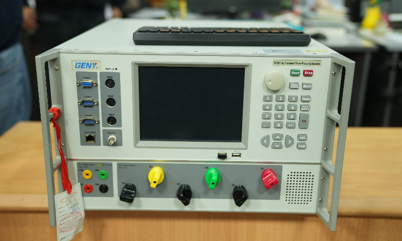 �� Баян-Өлгий аймгийн СХЗХ-ын Сорьцын хяналтын улсын ахлах байцаагч, ахлах мэргэжилтэн П.Мурат: “Энэхүү этолан нь улсын хэмжээнд эрчим хүчний тоолуурын шалгалт, баталгаажуулалтыг олон улсын жишигт нийцүүлэн хийх, хэмжлийн үнэн зөв байдлыг хангах, хэрэглэгчийн эрх ашгийг хамгаалахад өндөр ач холбогдолтой юм”. 