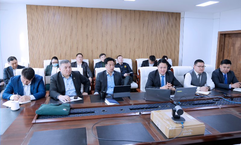 Стандарт, хэмжил зүйн газрын дарга С.Батбаатар өргөтгөсөн хуралдаан зарлаж, Хэмжил зүйн төлөвлөгөөт шалгалт зохион байгуулах талаар болон Удирдах ажилтны зөвлөгөөнөөс гарсан зорилт, зөвлөмжийг хэрэгжүүлж ажиллахыг нэгж, хэлтсийн дарга нарт үүрэг болголоо. 