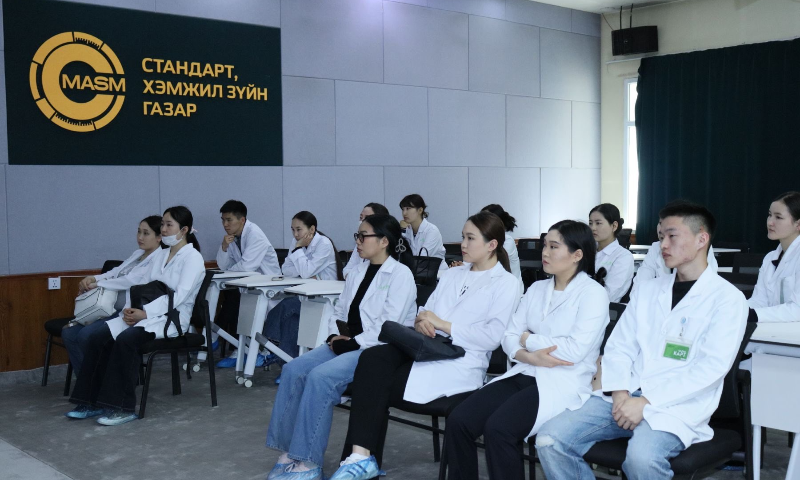  Дэлхийн хэмжил зүйн өдрийг тохиолдуулан олон нийтэд хэмжлийн нэгдмэл байдал, үнэн зөв хэмжлийн ач холбогдлын талаар ойлголт, мэдлэгийг түгээн дэлгэрүүлэх ажлын хүрээнд “ЭТҮГЭН” их сургуулийн Био-анагаах мэргэжлийн оюутнуудад Стандарт, хэмжил зүйн газрын Хэмжил зүйн хүрээлэнгийн үйл ажиллагаа, үндэсний нэгж дамжуулалтын тогтолцоо, хэмжлийн нэгж, эталоны тогтолцоо, эрүүл мэндийн салбарын хэмжил зүйн үйл ажиллагааны талаар мэдээлэл өглөө. 