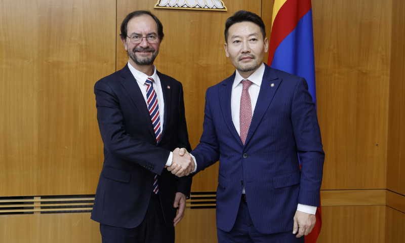 Монгол Улсын Шадар сайд Х.Ганхуяг Стандарт, хэмжил зүйн газрын дарга С.Батбаатарын урилгаар манай улсад айлчилж буй Олон Улсын Стандартын байгууллагын Ерөнхий нарийн бичгийн дарга Сержио Мужиког хүлээн авч, хамтын ажиллагааны талаар санал солилцлоо. 