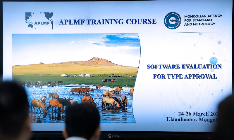 Стандарт, хэмжил зүйн газар “Ази номхон далайн хууль эрхийн хэмжил зүйн форум” олон улсын байгууллагатай хамтран зохион байгуулж буй “Хэмжих хэрэгслийн программ хангамжийн туршилт” сэдэвт олон улсын сургалт 2 дахь өдрөө үргэлжилж байна. Энэ сургалт олон улс, бүс нутагт хэмжлийн нэгдмэл байдлыг хангахад чухал ач холбогдолтой юм 
